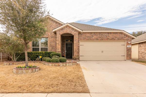 10425 Rising Knoll Lane, Fort Worth, TX 76131