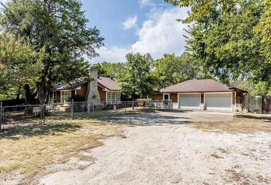 725 N COCKRELL HILL Road, Desoto, TX 75115