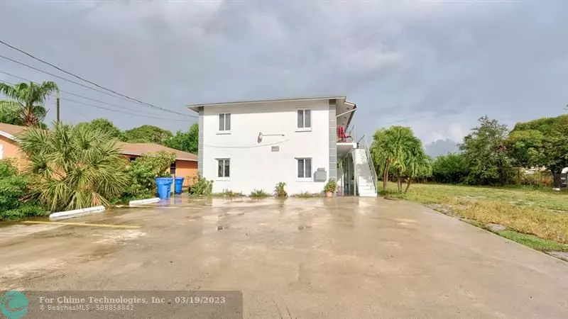 1044 W 28th St, Riviera Beach, FL 33404