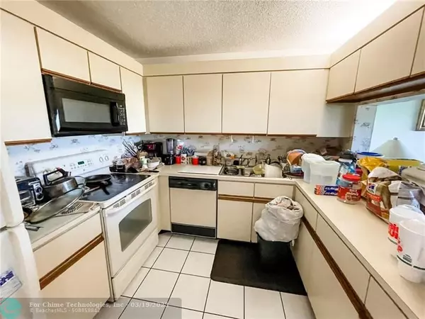 Deerfield Beach, FL 33442,103 Freedom Ct  #103