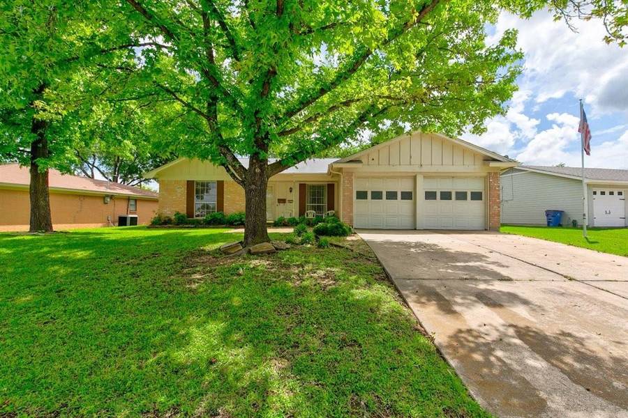 425 Linda Drive, Burleson, TX 76028