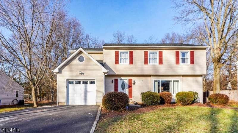 28 Pierson Dr, Hillsborough Twp., NJ 08844