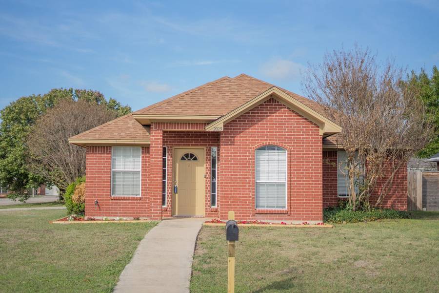 2029 Laney Drive, Sanger, TX 76266