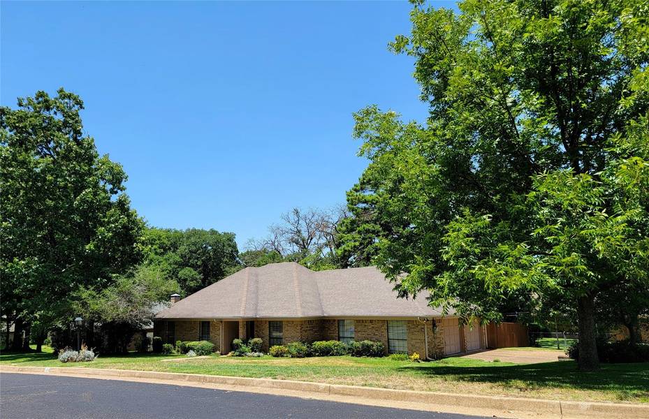 10858 Mosswood Drive, Tyler, TX 75703