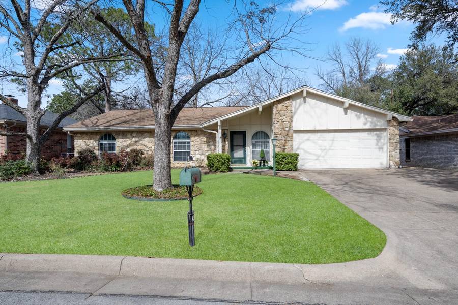 1703 Princeton Drive, Arlington, TX 76015