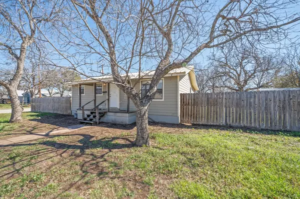 1300 Avenue C, Brownwood, TX 76801