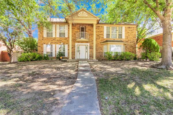 1102 Lexington Circle, Desoto, TX 75115