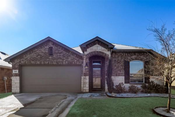 525 Saguaro Drive, Fort Worth, TX 76052