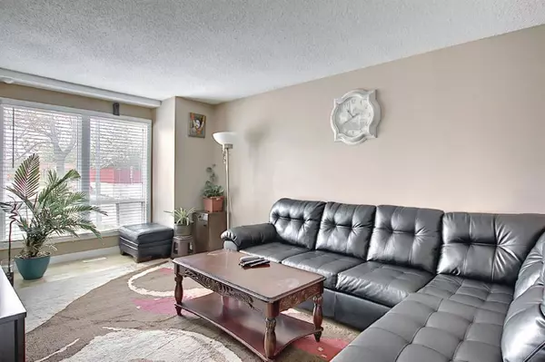 Calgary, AB T1Y 5P1,6710 43 AVE NE