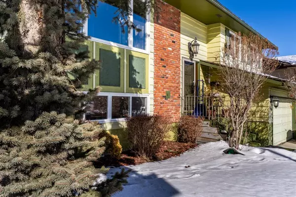 Calgary, AB T1Y3R4,5304 Temple DR NE