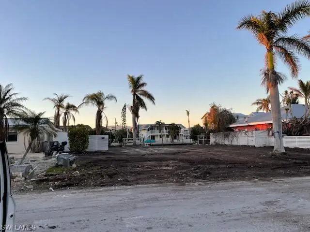 261 Flamingo ST, Fort Myers Beach, FL 33931
