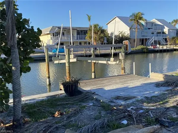 261 Flamingo ST, Fort Myers Beach, FL 33931