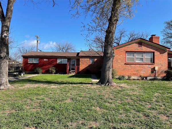 724 E 6th Street, Baird, TX 79504