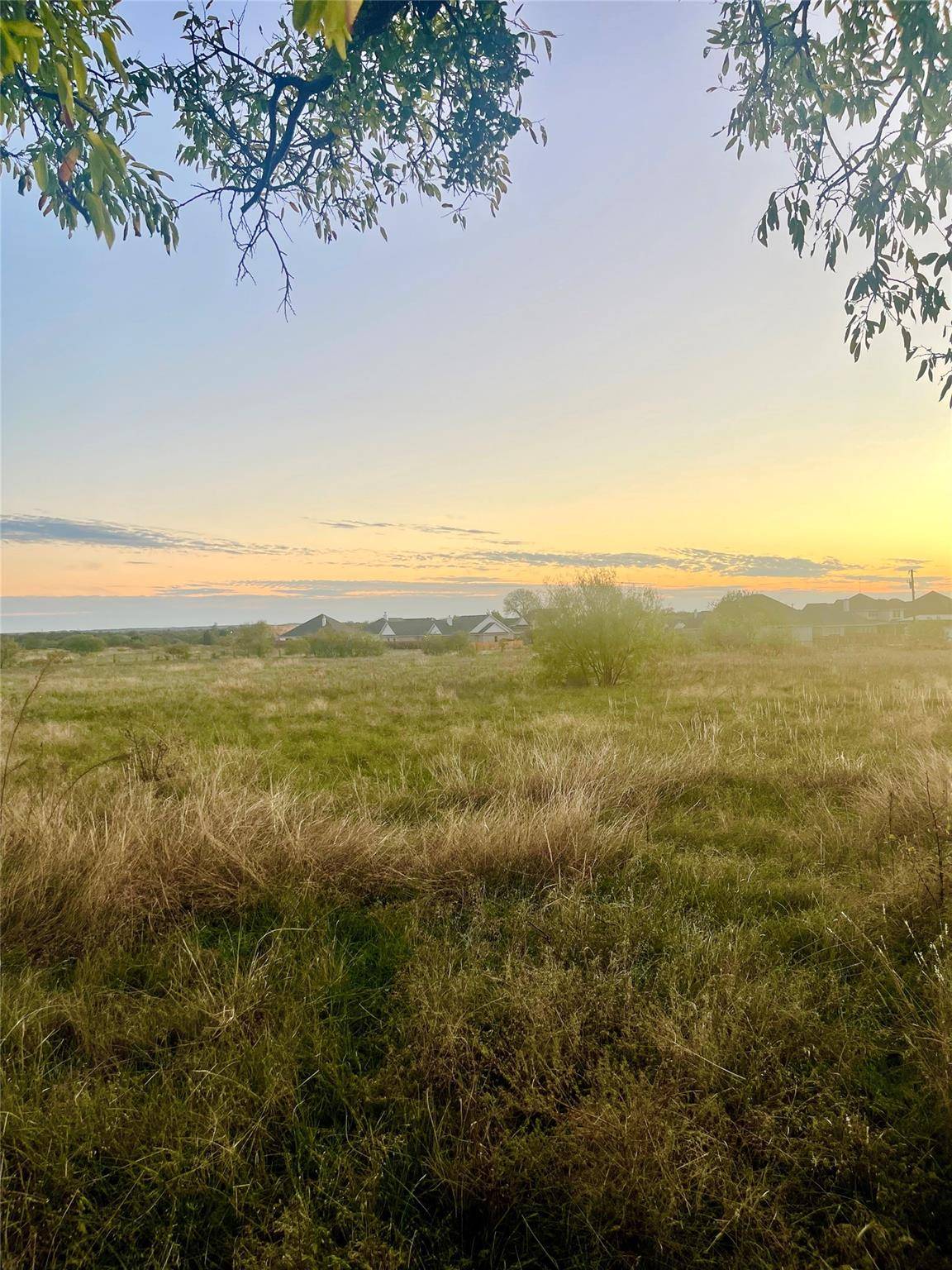 1 Jackson Road E,  Krum,  TX 76249