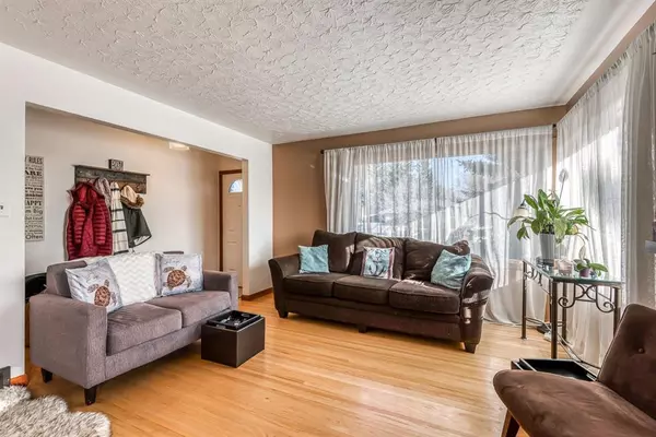 Calgary, AB T2K 0J3,503 44 AVE NW