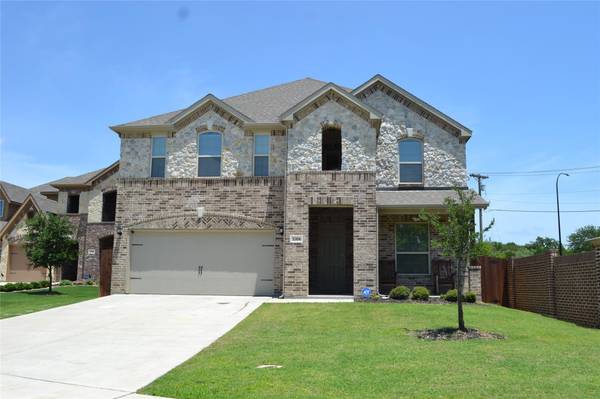 1304 Mountain View Lane,  Kennedale,  TX 76060