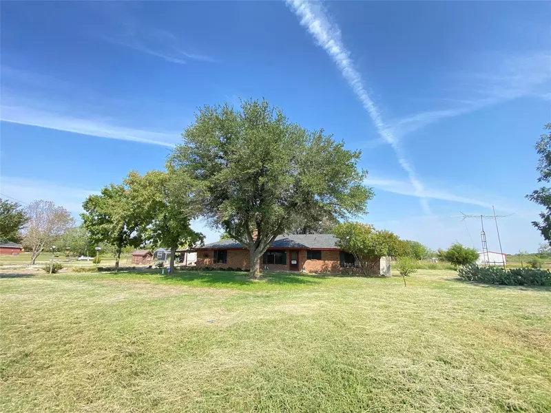 1061 Sunset Drive, Kaufman, TX 75142