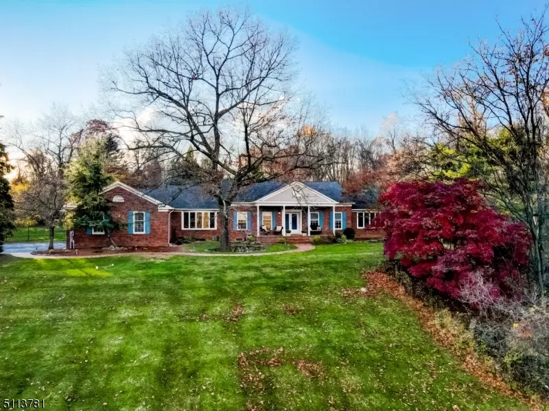 6 Carriage Hill Dr, Mendham Twp., NJ 07931