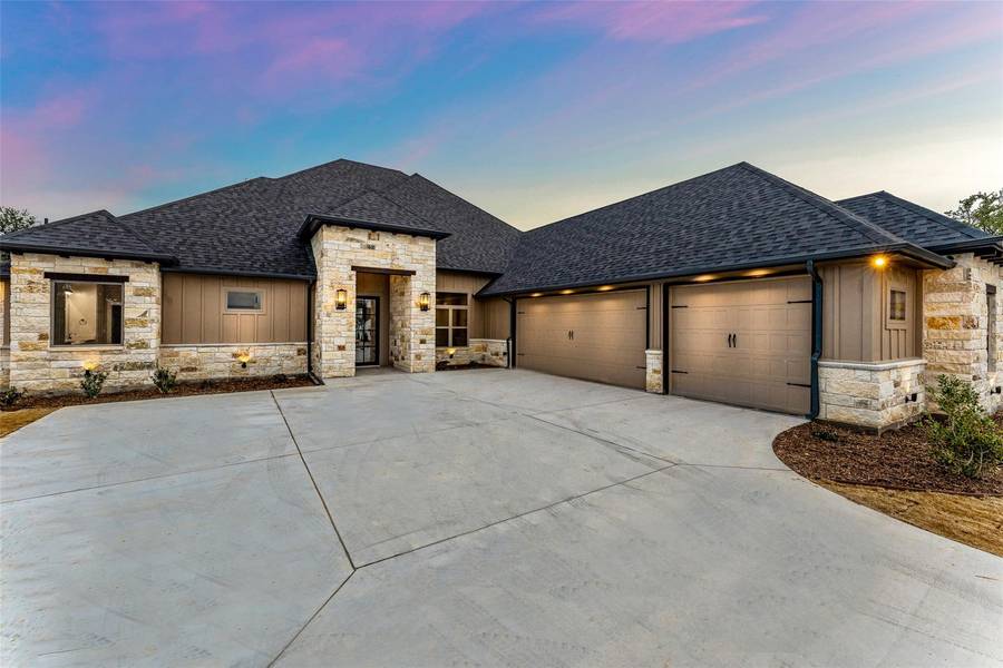 8021 White Drive, Granbury, TX 76049