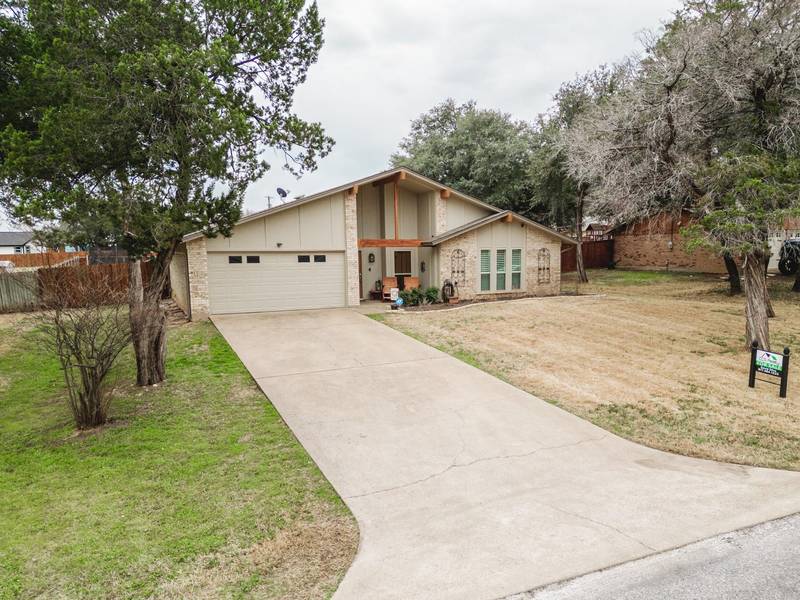 905 Woodview Drive, Granbury, TX 76048