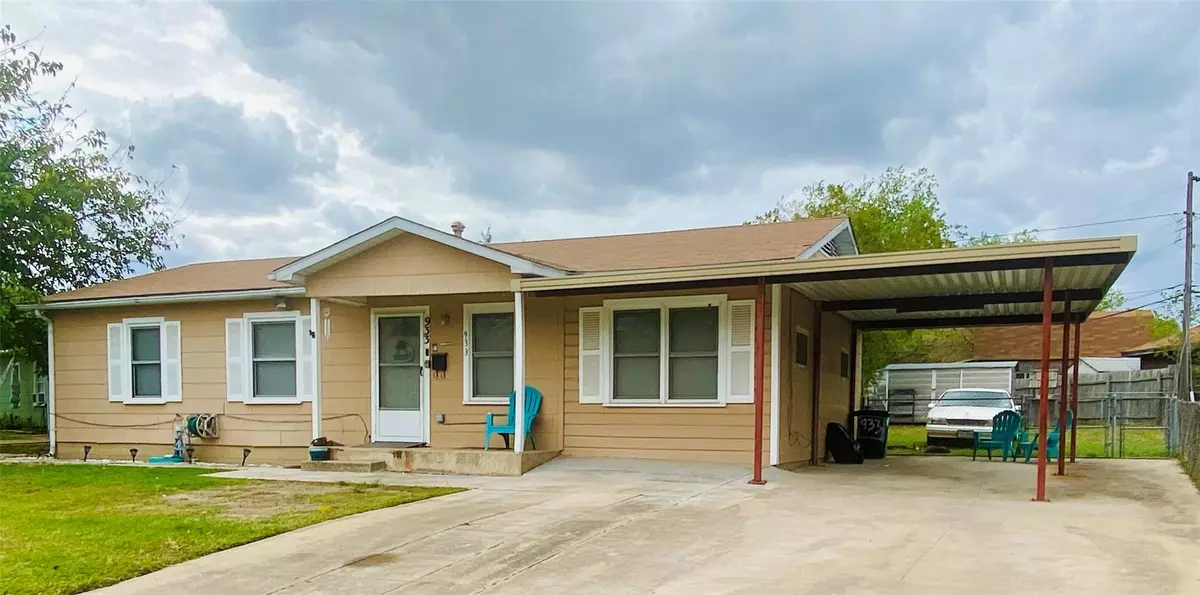 White Settlement, TX 76108,933 Vaquero Street