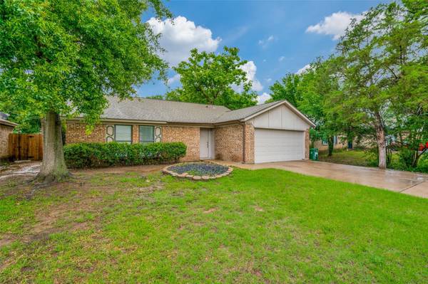 4104 Willow Springs Drive, Arlington, TX 76001