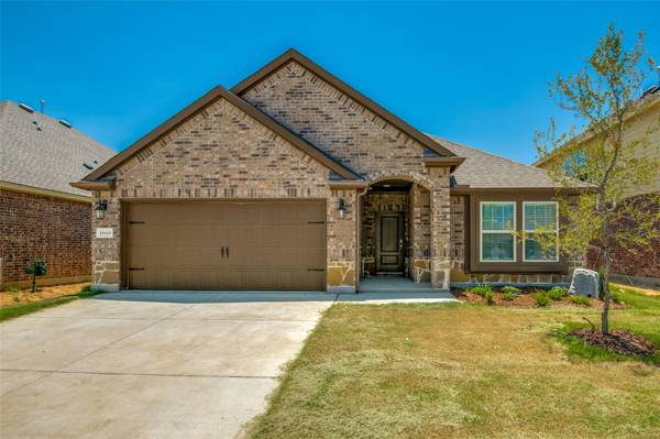 10418 Lone Star Way, Aubrey, TX 76227