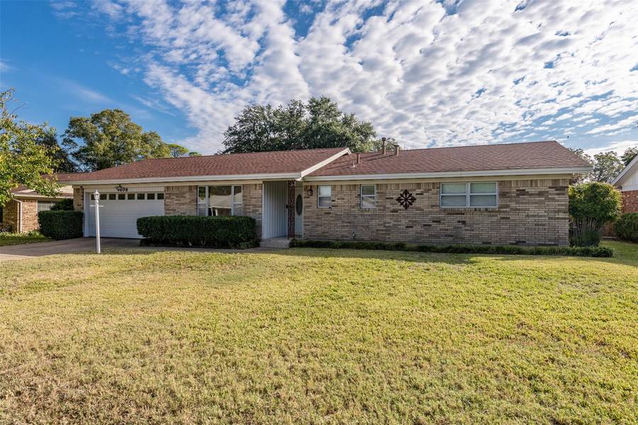 4608 Norvell Drive, Haltom City, TX 76117