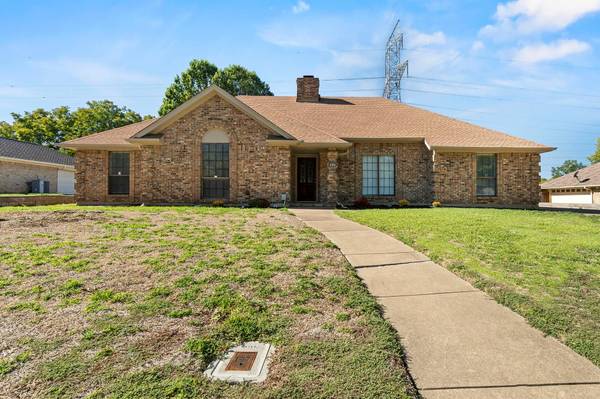 1066 Briar Hill Circle, Duncanville, TX 75137