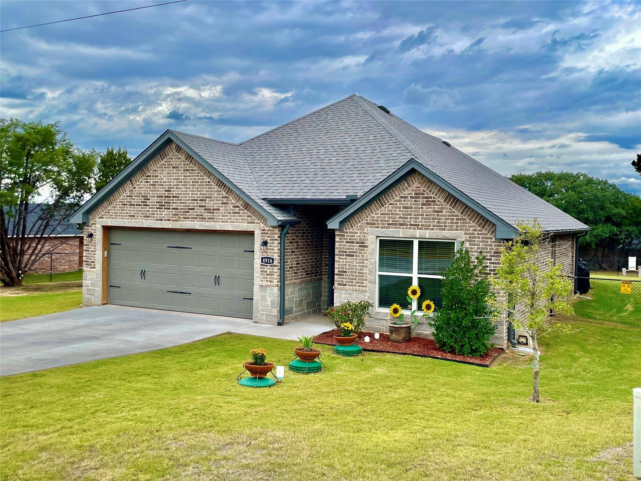 4916 Terlingua Drive, Granbury, TX 76048