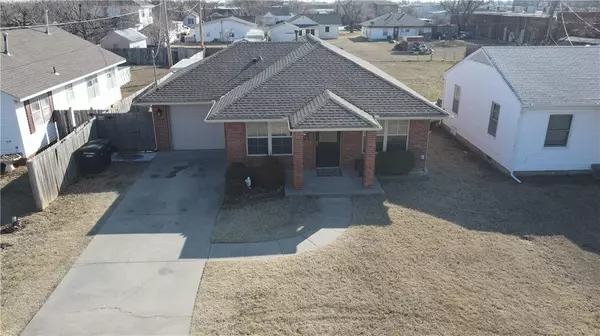 Moore, OK 73160,118 NE 3rd Street