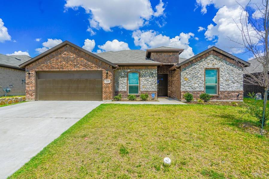 224 Old Wichita Trail, Saginaw, TX 76131