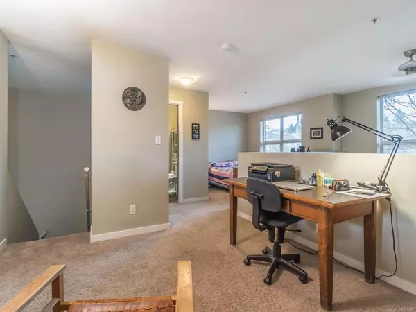 Nanaimo, BC V9R 2X9,555 franklyn St #113