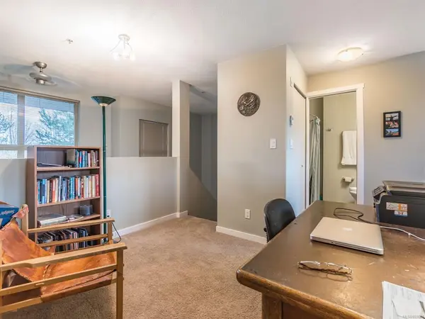 Nanaimo, BC V9R 2X9,555 franklyn St #113