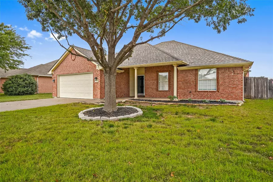 313 Angela Drive, Burleson, TX 76028