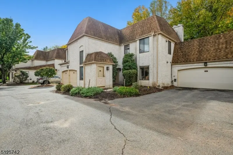 67 Carriage Pl, Edison Twp., NJ 08820