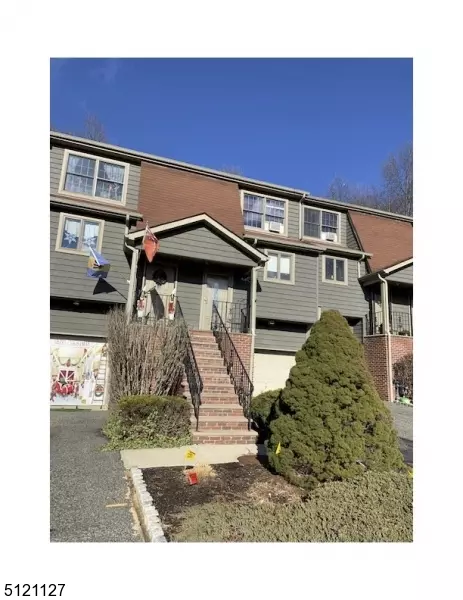 6 Mountain Ridge Rd #6, Bloomingdale Boro, NJ 07403