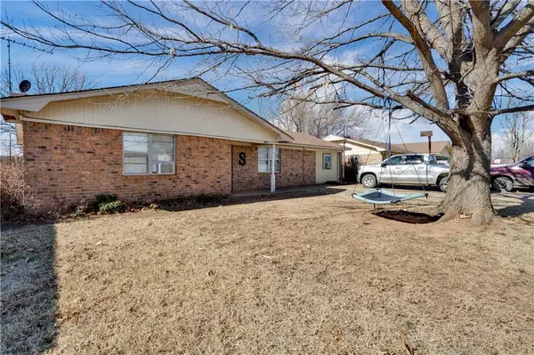 Waurika, OK 73573,606 NE 8th Street