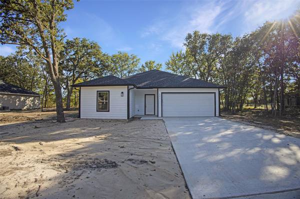 285 E Golden Oaks Drive, Mabank, TX 75156