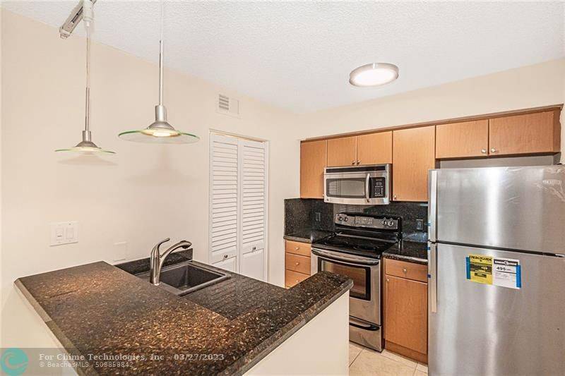 Hollywood, FL 33021,620 S Park Rd  #2-13