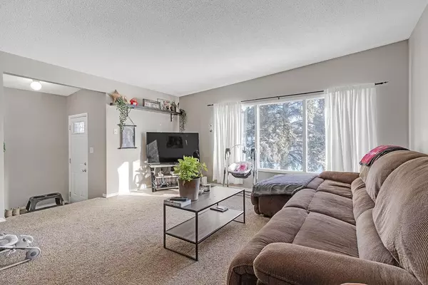 Calgary, AB T2W 1K3,826 Canfield WAY SW