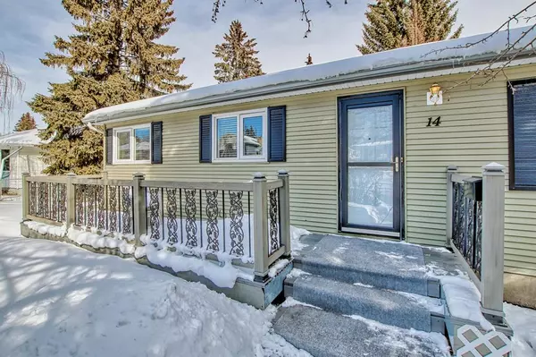 Calgary, AB T3E 4X4,14 Greenwood CRES SW