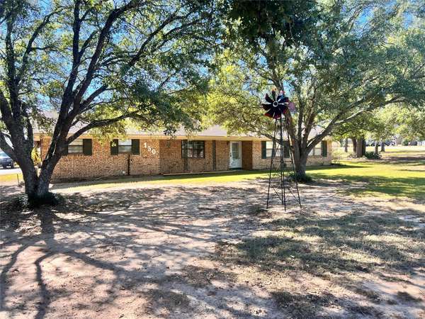 150 Lazy Way, Fairfield, TX 75840