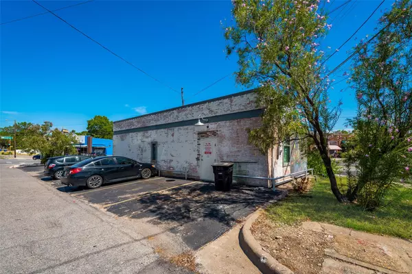 Dallas, TX 75208,900 W Davis Street