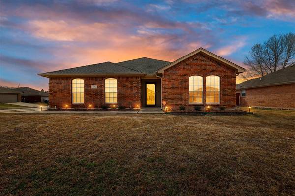 1302 Yukon Drive, Midlothian, TX 76065