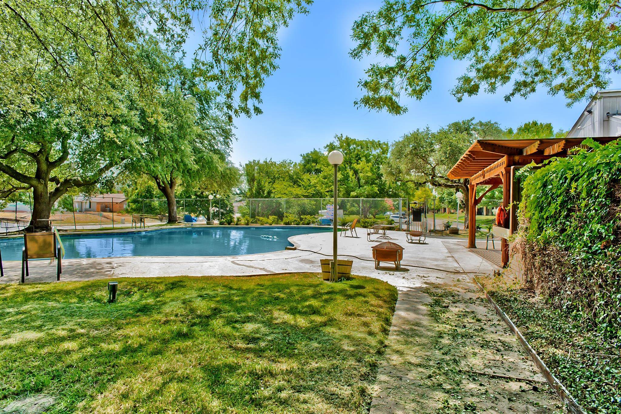 4921 Rollingwood Court, Garland, TX 75043