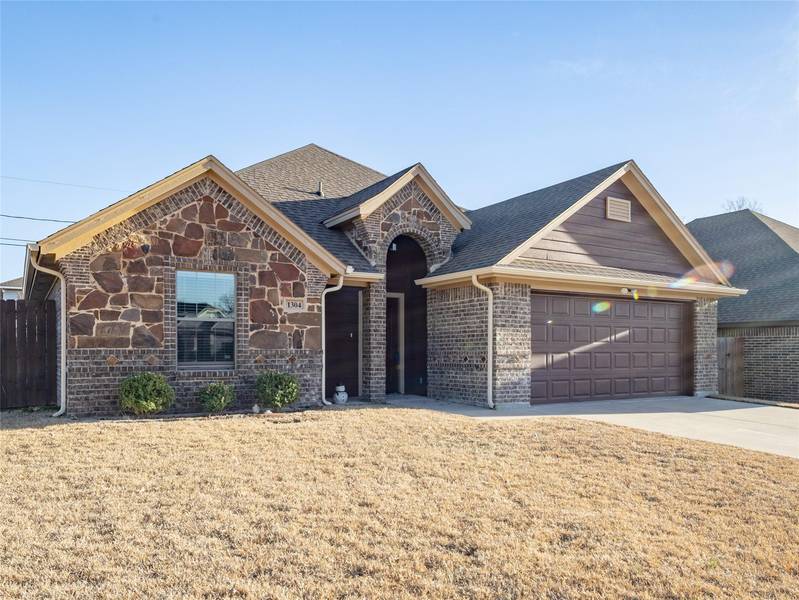 1304 Eagle Lake Drive, Azle, TX 76020