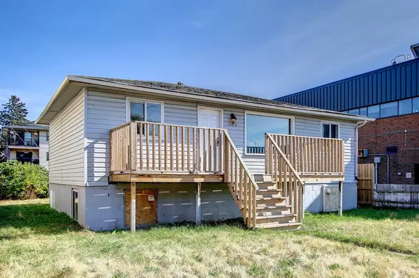 Calgary, AB T2A1E8,1718 37 ST SE