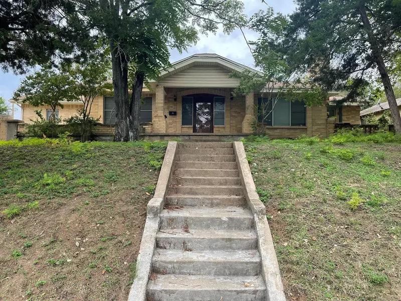 2301 Ross Avenue, Fort Worth, TX 76164