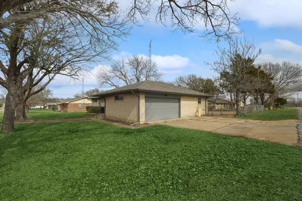 Howe, TX 75459,817 Maple Street